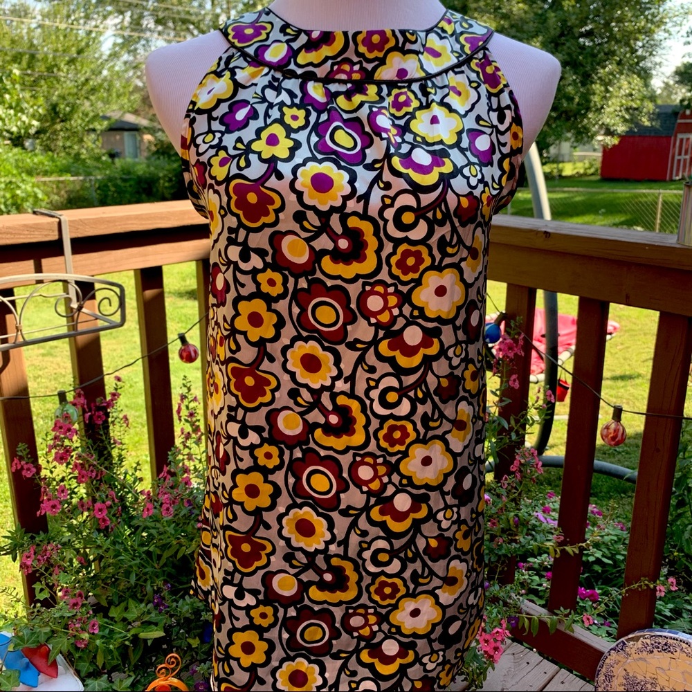 Vibrant sleeveless top 😘